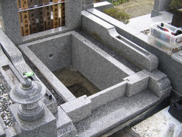 お墓修理